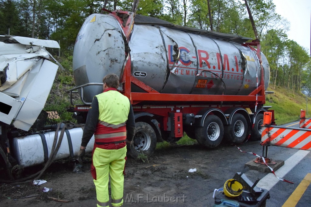 VU Gefahrgut LKW umgestuerzt A 4 Rich Koeln Hoehe AS Gummersbach P553.JPG - Miklos Laubert